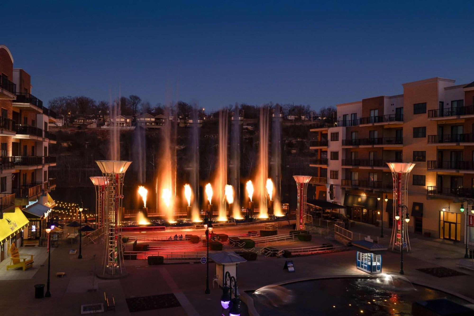 Hilton Promenade Branson Landing Hotel Bagian luar foto
